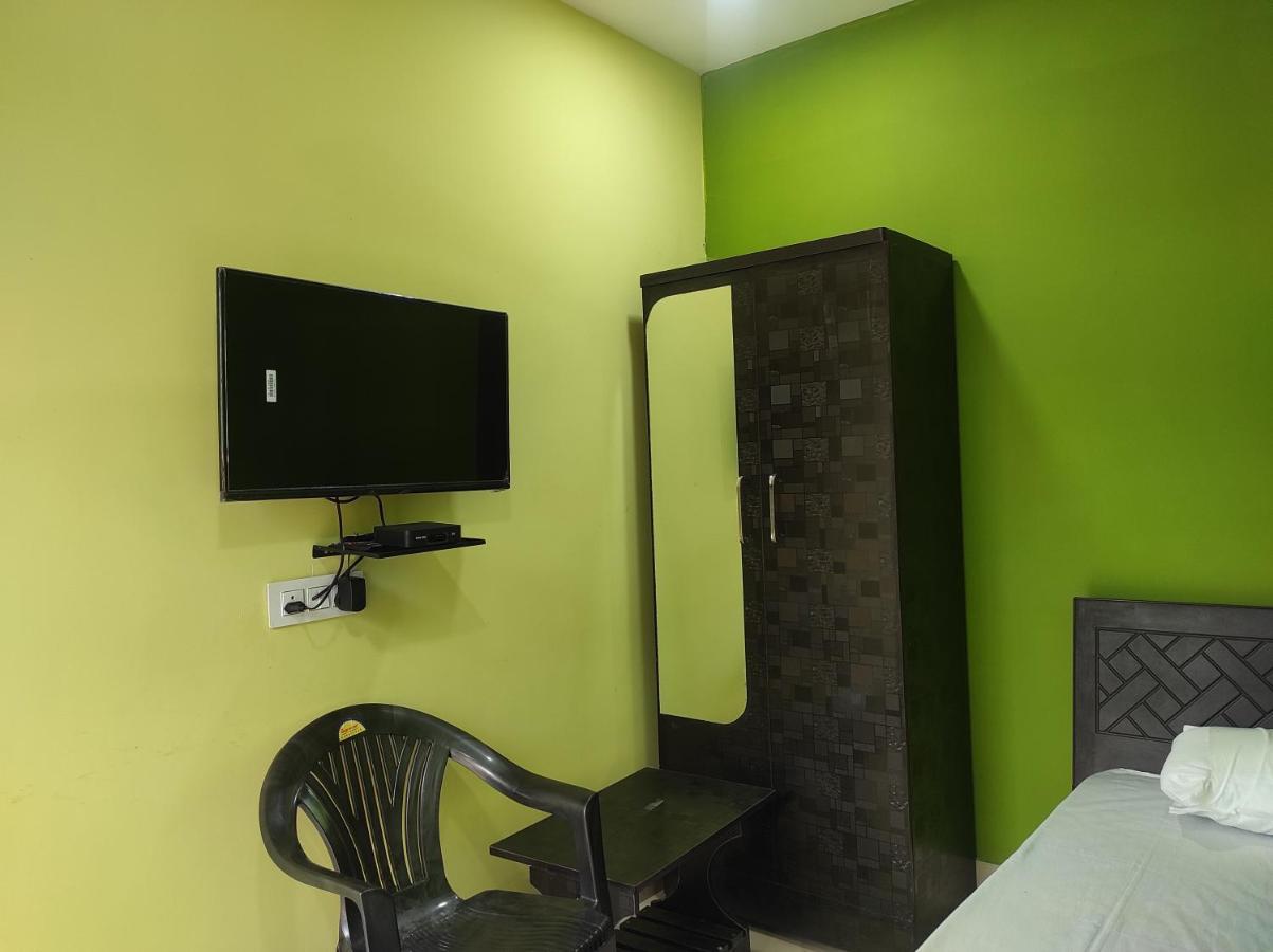 Hotel Sk Lodge Near Guwahati Airport ภายนอก รูปภาพ