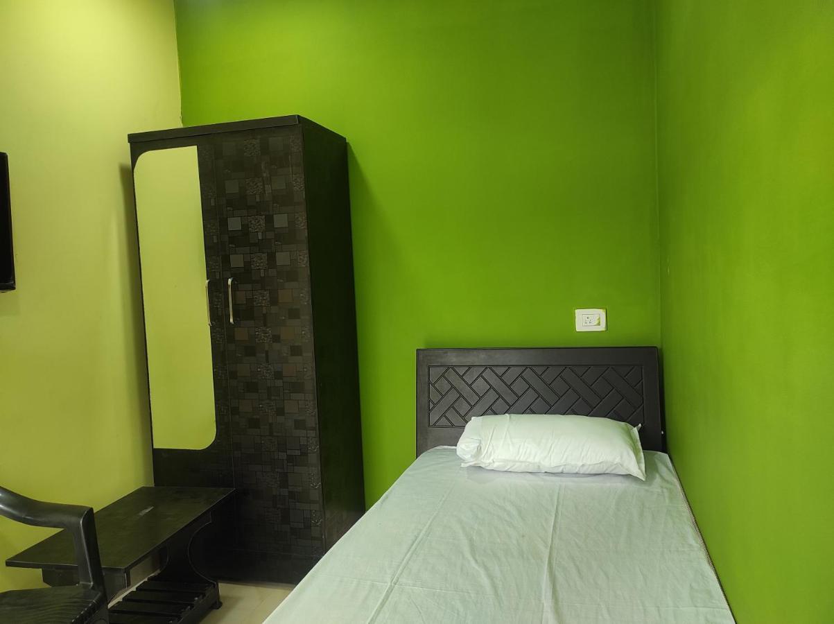 Hotel Sk Lodge Near Guwahati Airport ภายนอก รูปภาพ