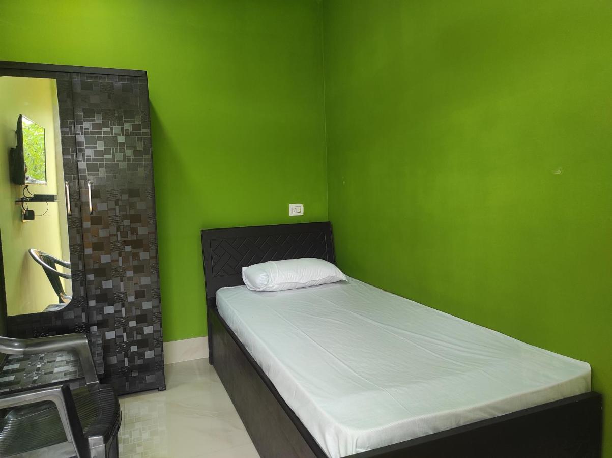 Hotel Sk Lodge Near Guwahati Airport ภายนอก รูปภาพ